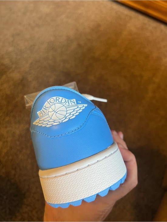 Athletic_Shoes
